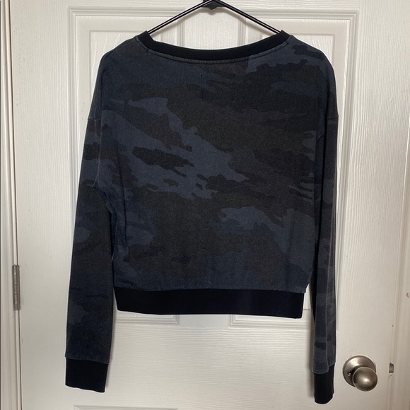 Victoria's Secret Sport Cropped Camouflage Sweatshirt - Picture 5 of 5